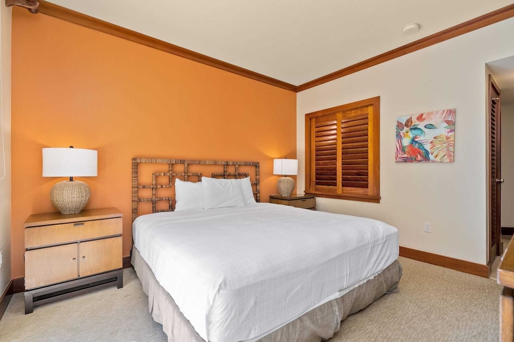 Beachfront Condo at Beach Villas at Ko Olina Hale Hoaloha by Avantstay