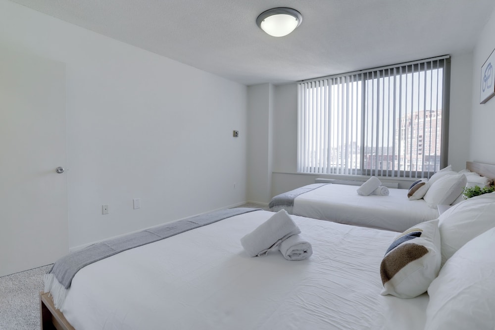 Stylish & Spacious 2BR in Crystal City
