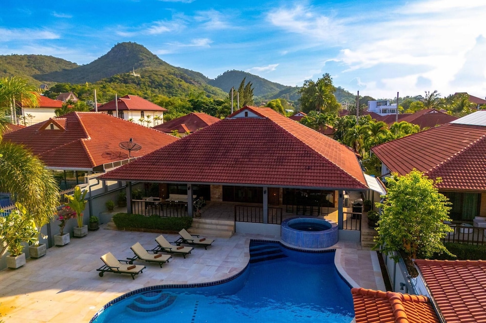 Lovely 3BR Villa in good Location CV3MA