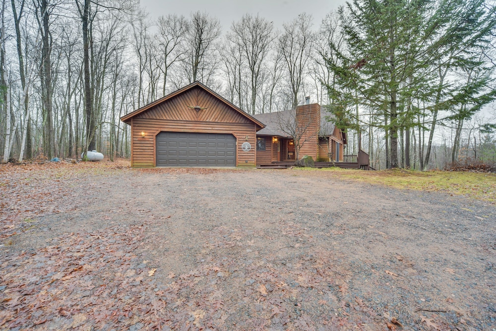 Cozy Wisconsin Cabin w/ Deck, Kayaks & Lake Views! view 4