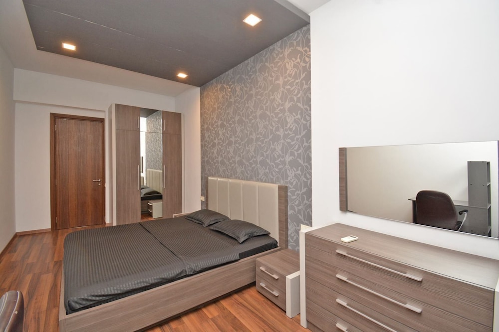 Apartment by Luxe Group DI888