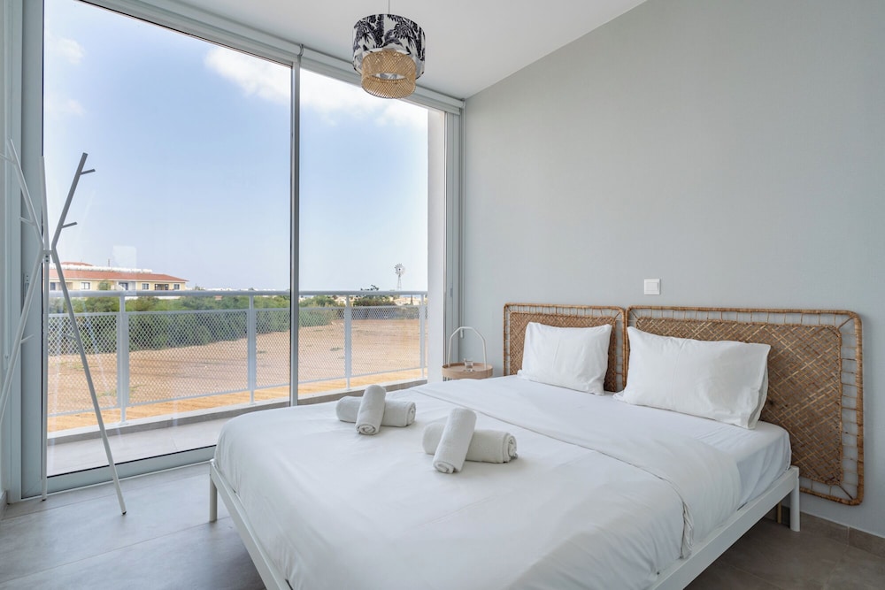 Blu Horizon - Stylish Living with Pool & Balconies in Protaras