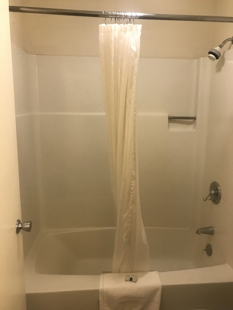 Travelers Inn & Suites