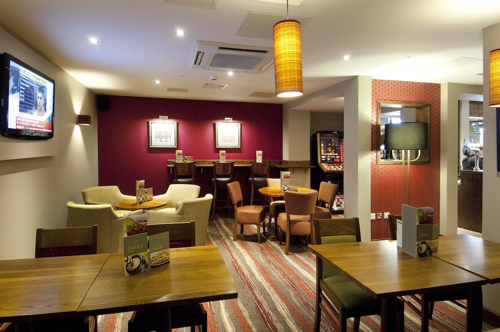 Premier Inn London Ealing 10