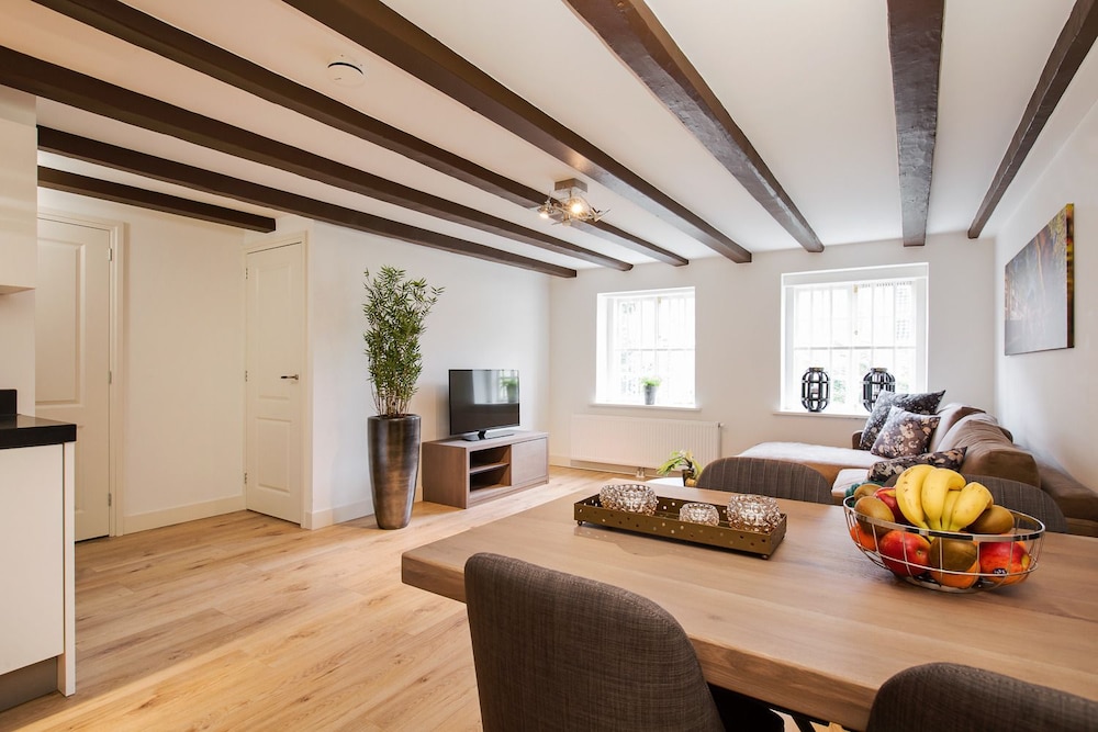 Canal Garden Apartment 11