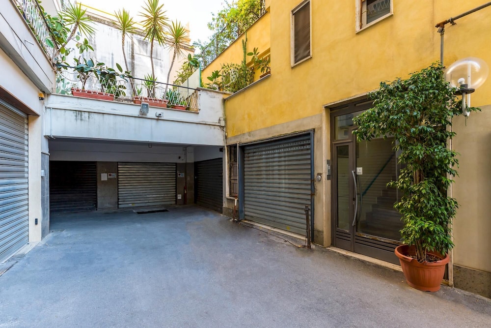 Crispi 36 - Cozy Flat and Terrace by Napoliapartments