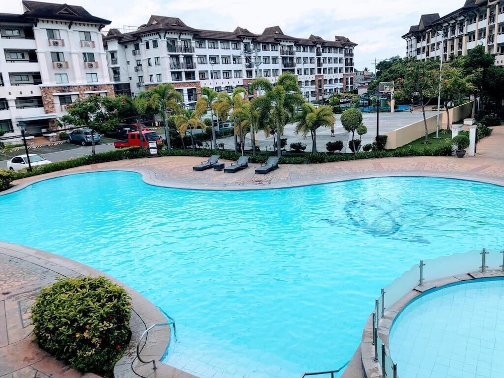 1 Bedroom Deluxe Condo at Apartelle D' Oasis