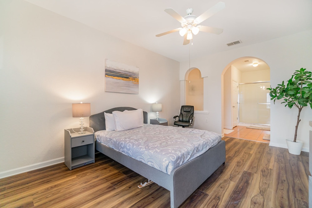 Upstay Modern 3BR Condo Pool Patio Near Disney