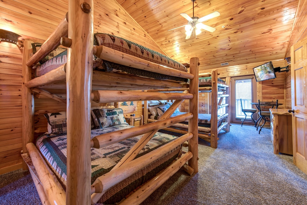 Hemlock Inn by Jackson Mountain Rentals view 3