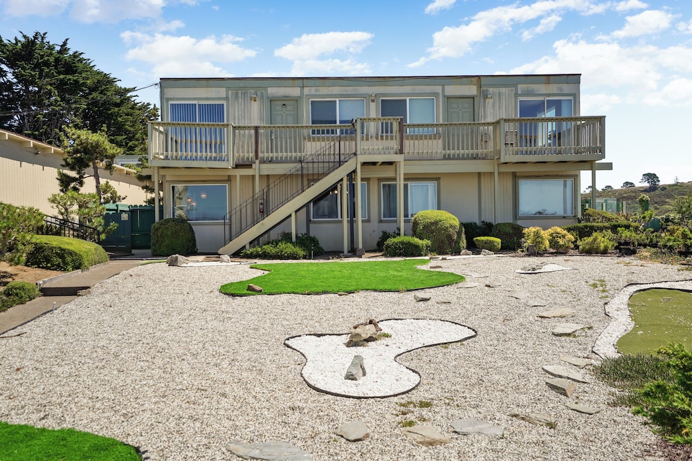 Charming 2BR Ocean Getaway in Pacifica