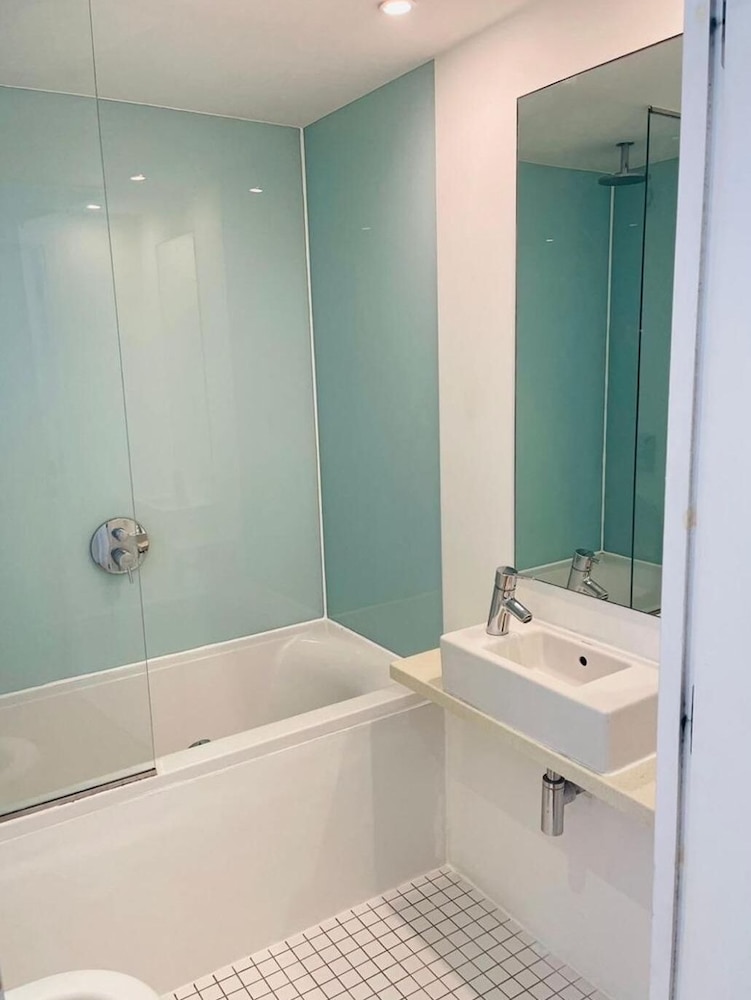 Salford Serenity Apartment Near Clippers Quay