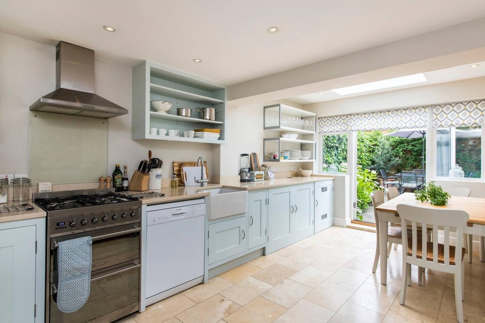 Delightful 2-bed Home Fulham