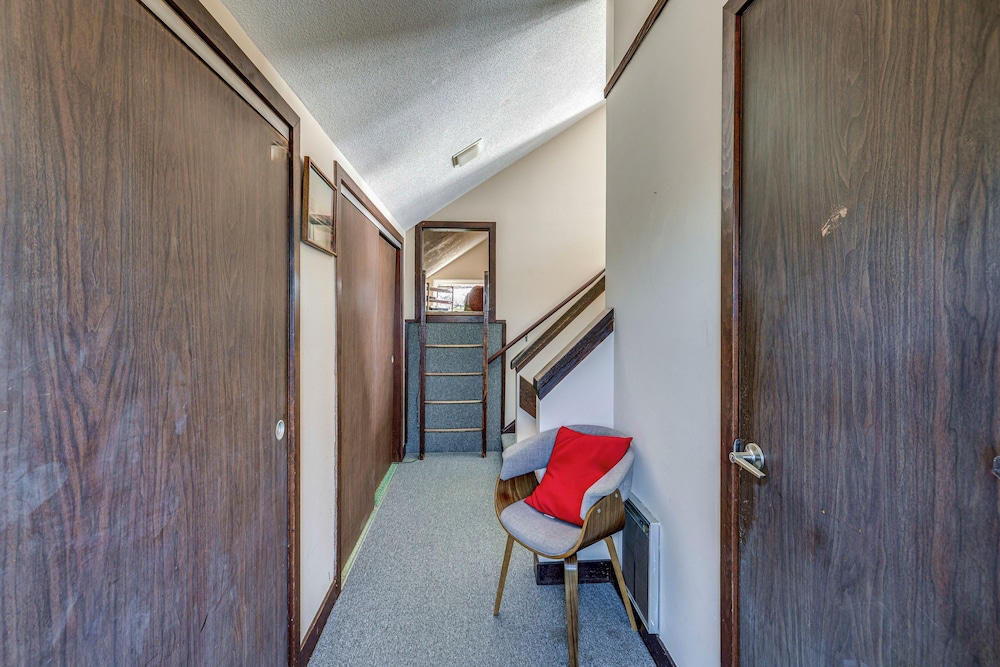 Eastham Beach House w/ Bay Views & Beach Access!