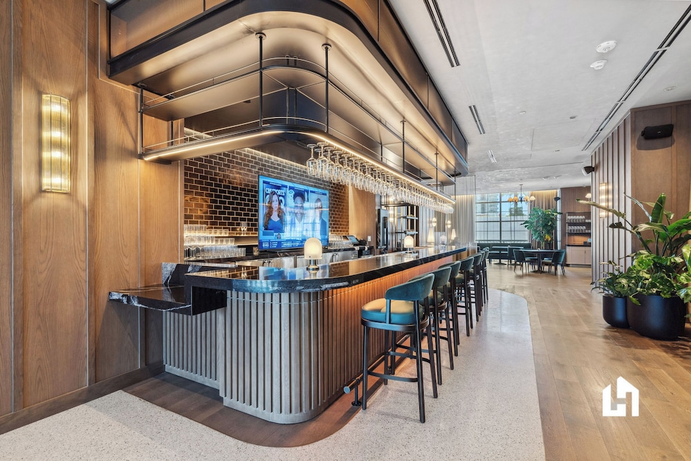 Stylish Apartments with Partial Ocean Views in Downtown