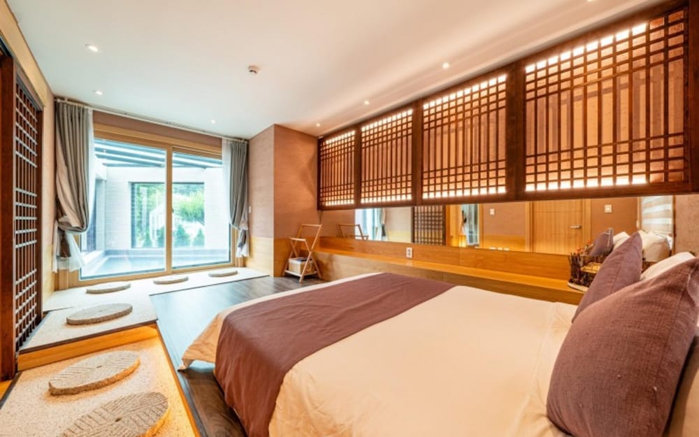 Gapyeong High Palace Pool Villa view 5