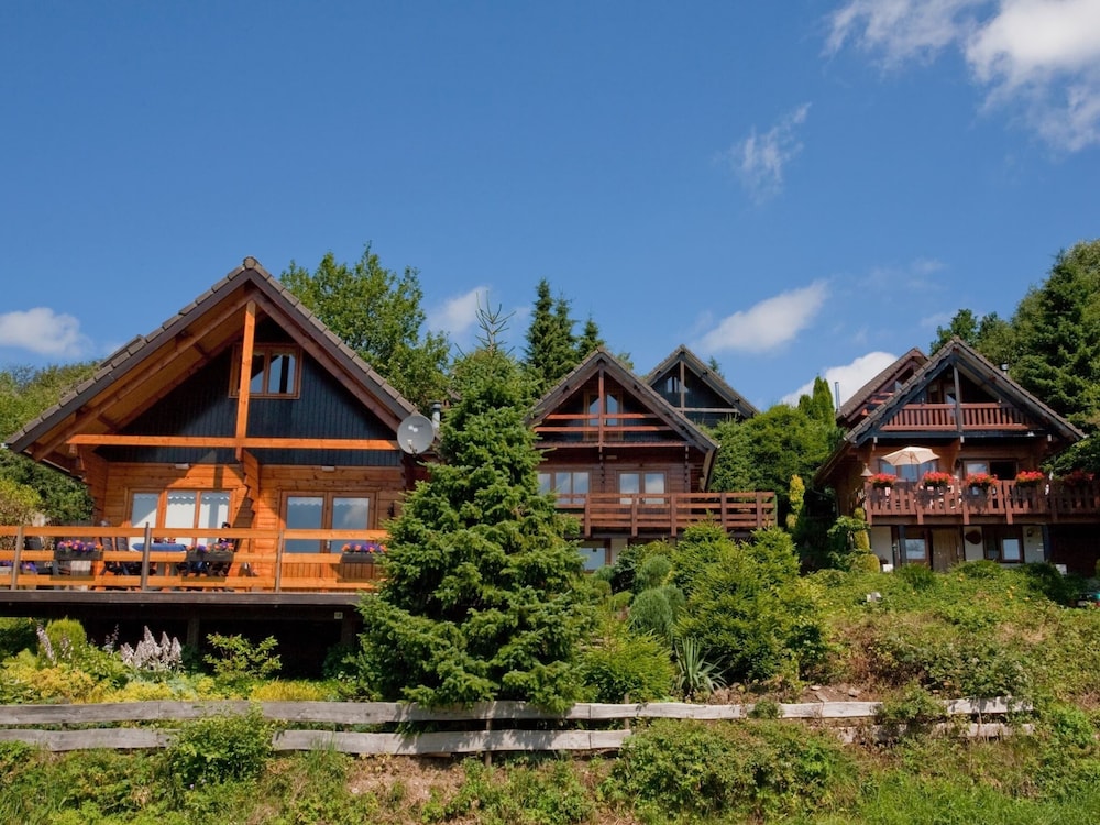 Forestside Chalet With Charm