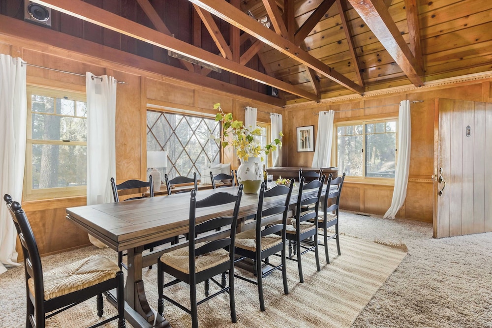 Sleeps 23 2 Homes, Lakefront, Private Dock, Hot Tub, Game Room, Swingset, View