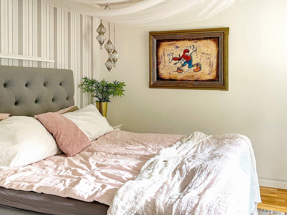 Family-friendly Home With Nature Views view 4