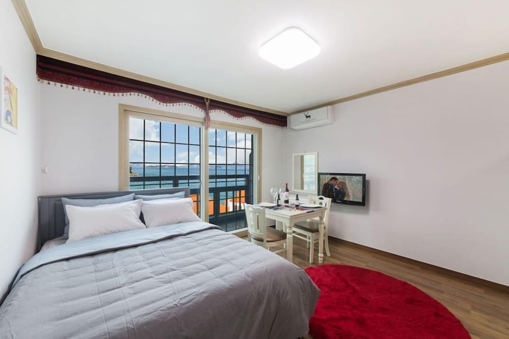 Geojedo Ocean View Dumo Mongdol Pension
