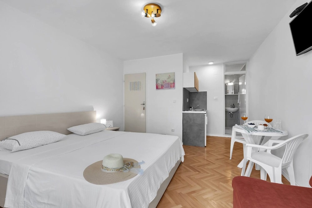 Ivica - 100m From the Beach - SA3 Narancasti view 2