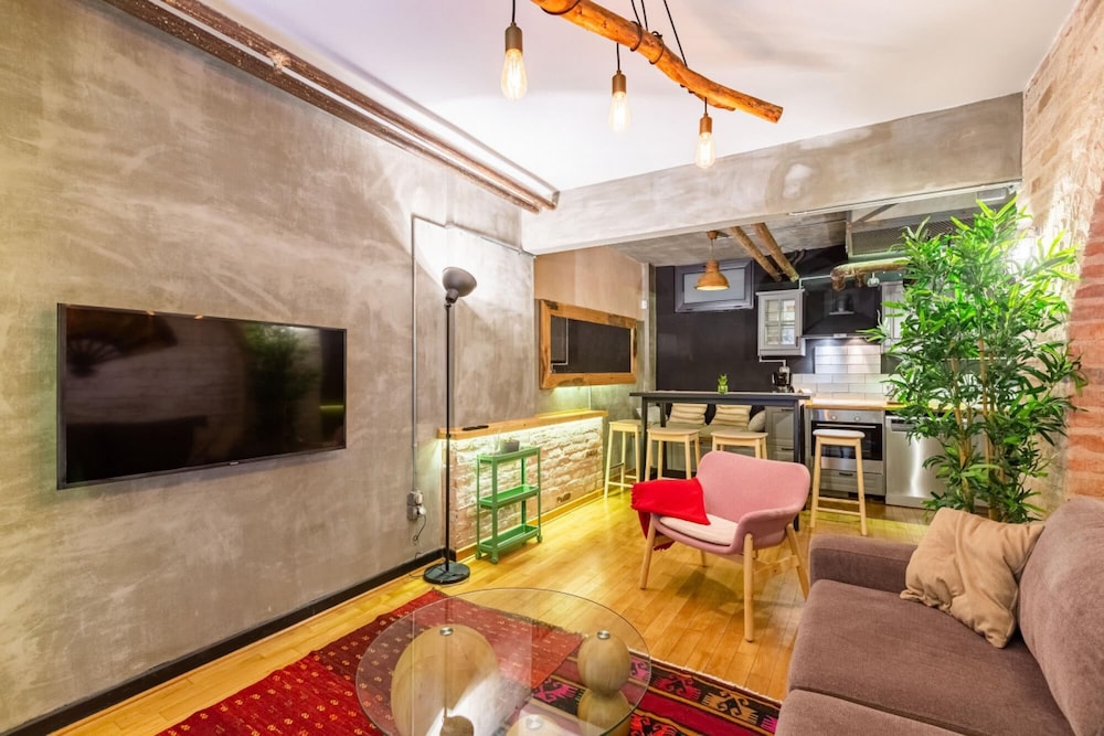Missafir Apartment With Backyard in Nisantasi