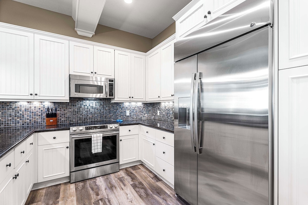 Beautiful Townhome - Great Location & Amenities - Vrkcv