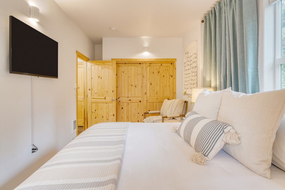 Buttercup Bay Hideaway by Avantstay Cozy Escape w Fire Pit Walk to Beach