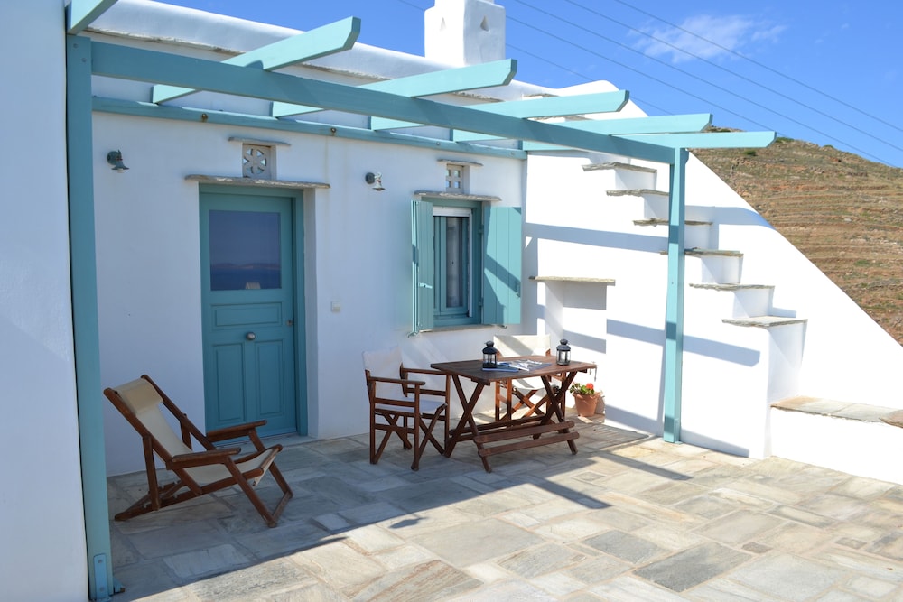 Villa Ioanna Blue- Vacation Houses for Rent 300 Metres by the sea view 3