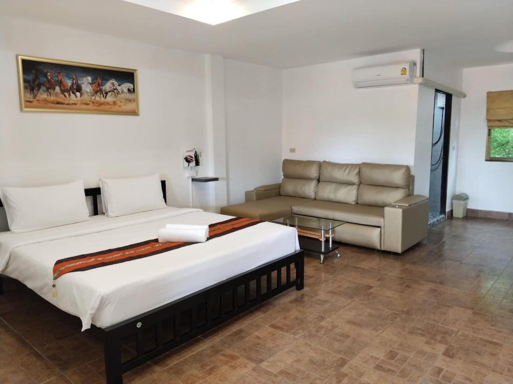Phratamnak Inn
