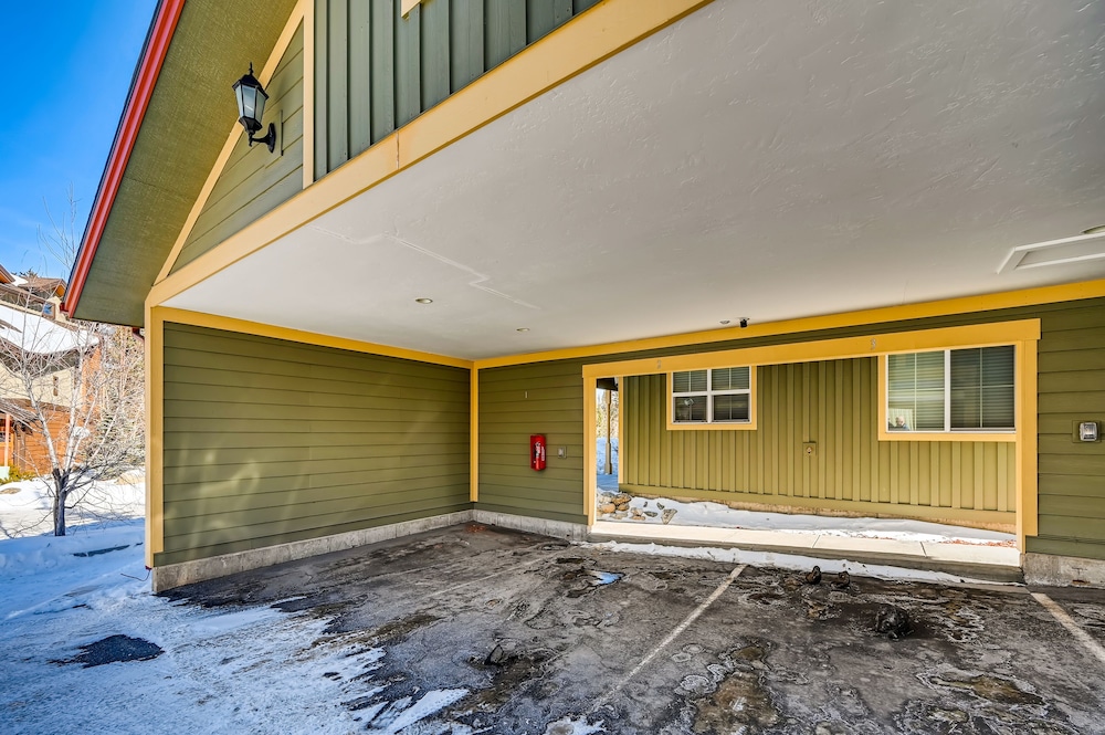 Streamside Lane Condos by CRMR view 5