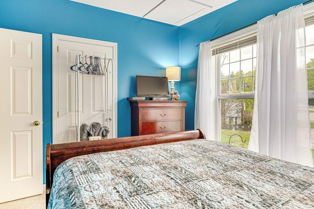 1 Mi to Beach: Cottage w/ Pool Access in Wells