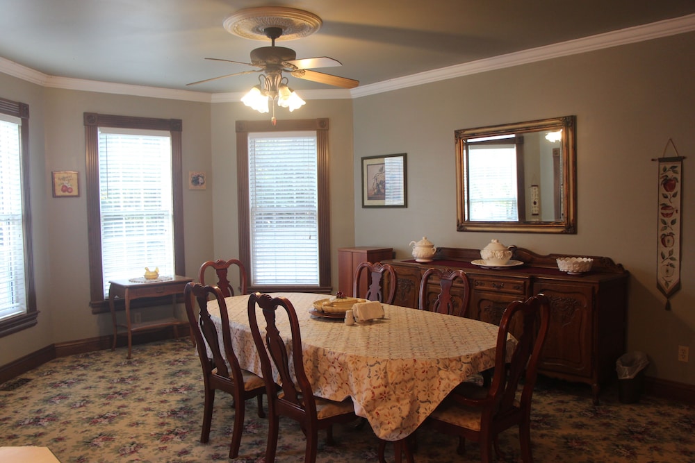 Apple Crest Inn