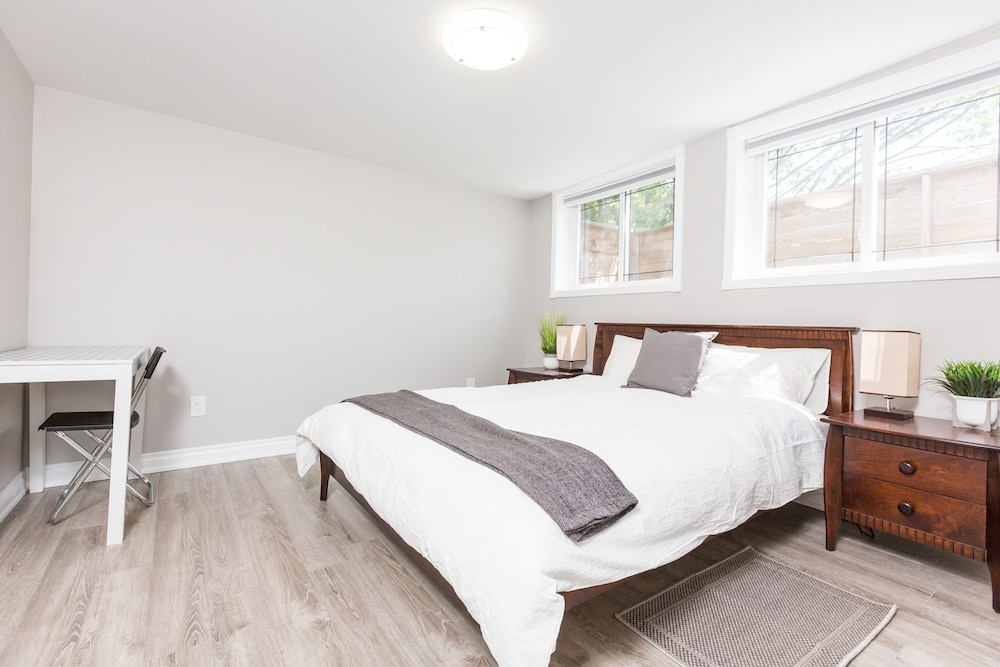 Applewood Suites - Annex Coachhouse Loft-2