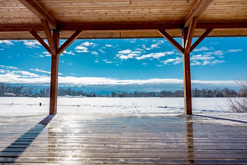 Gallatin River Lodge