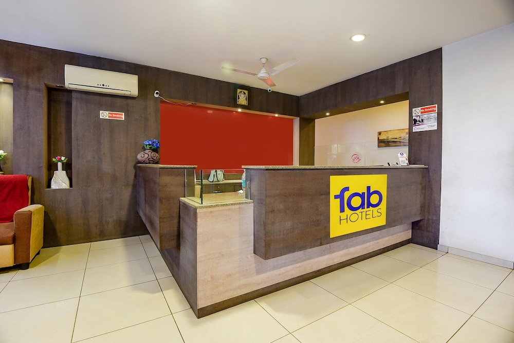 Fabhotel White Clouds