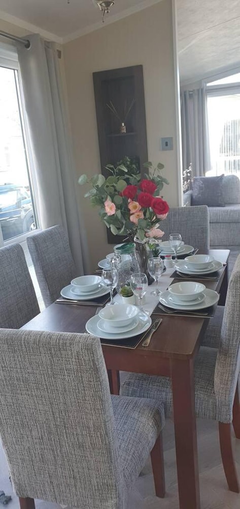 3bed Holiday Home in Clacton-on-sea, Sleeps 8