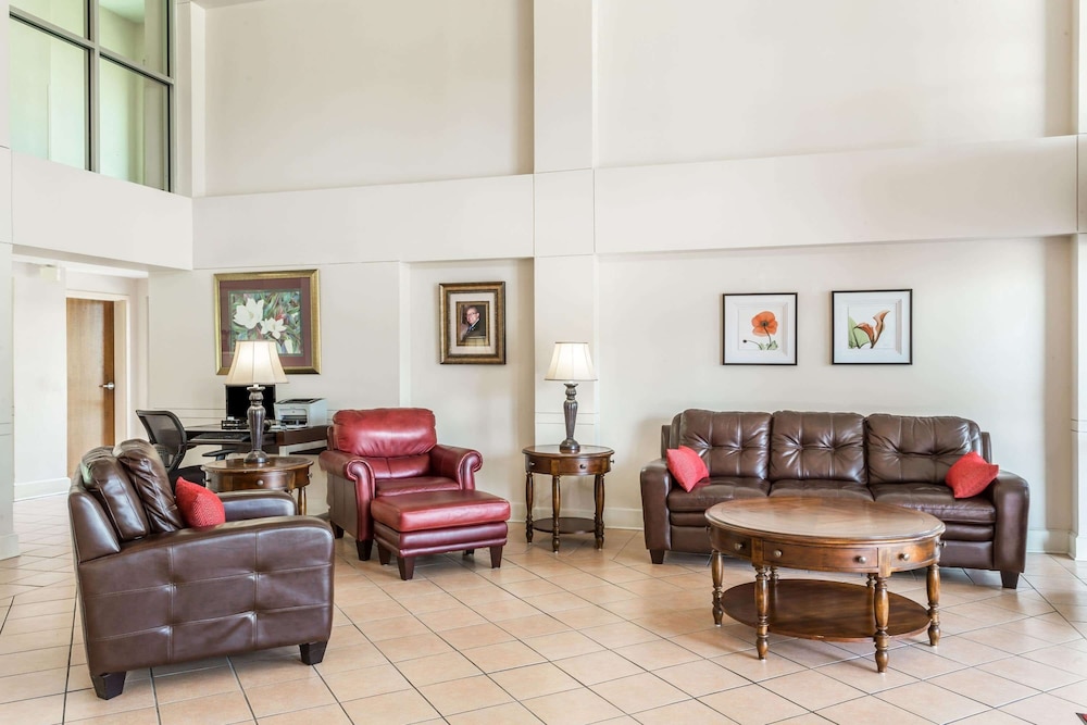 Ramada by Wyndham Luling view 3