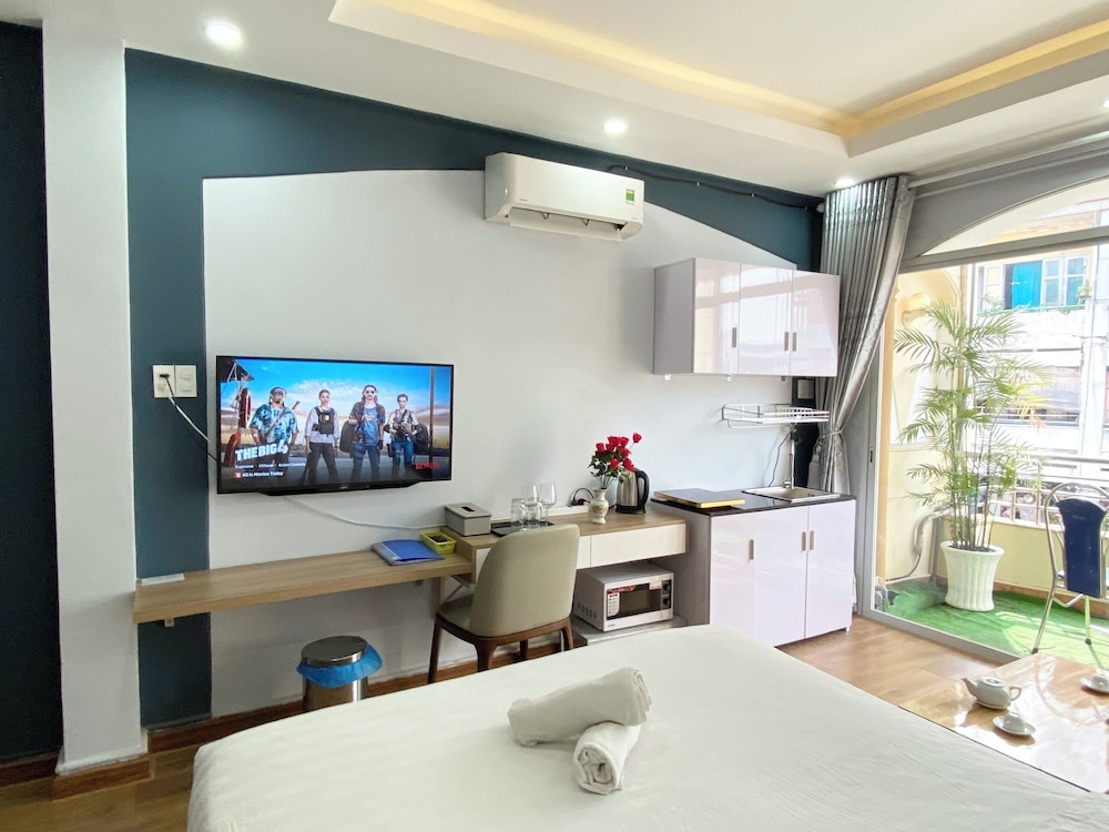 Home Away Do Quang Dau