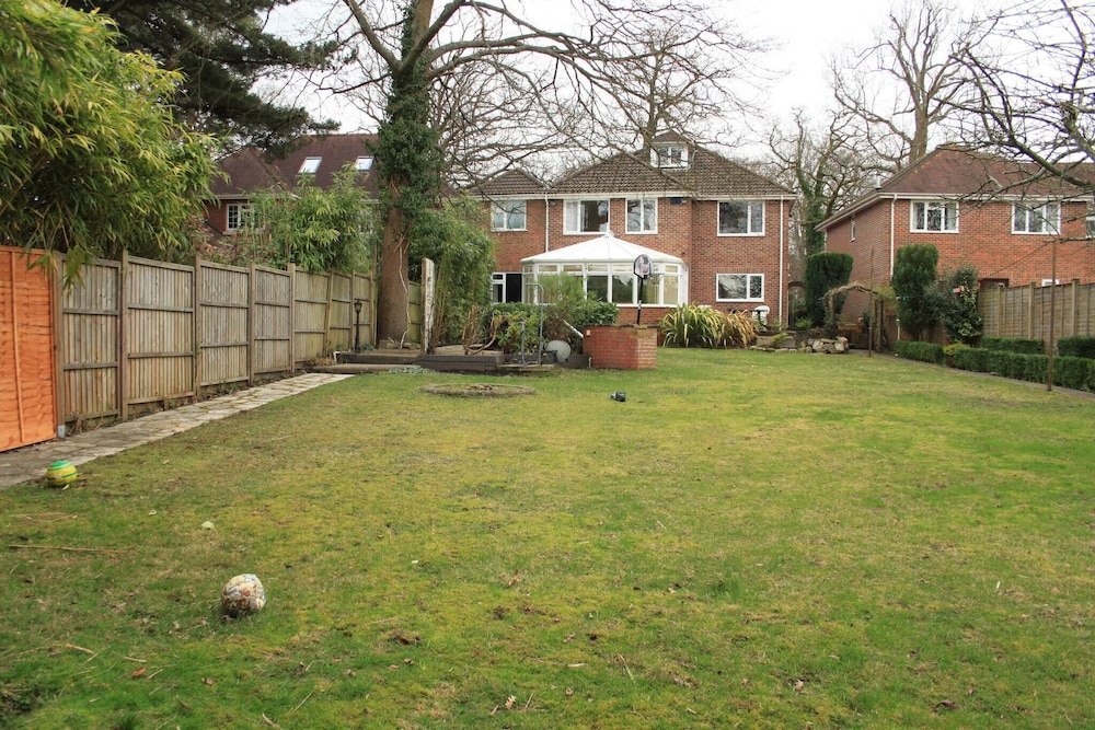 Modern and Spacious 6 Bedroom House