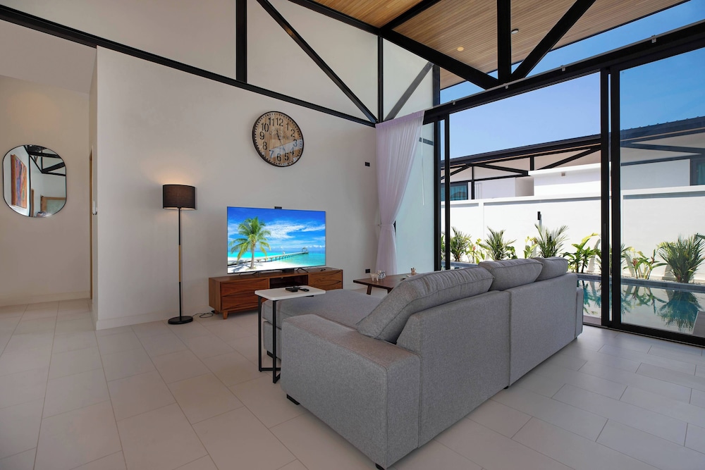 New 17m Eco Pool Villa Sunset Garden 12