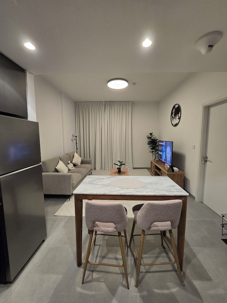 Shiro Elegant Living