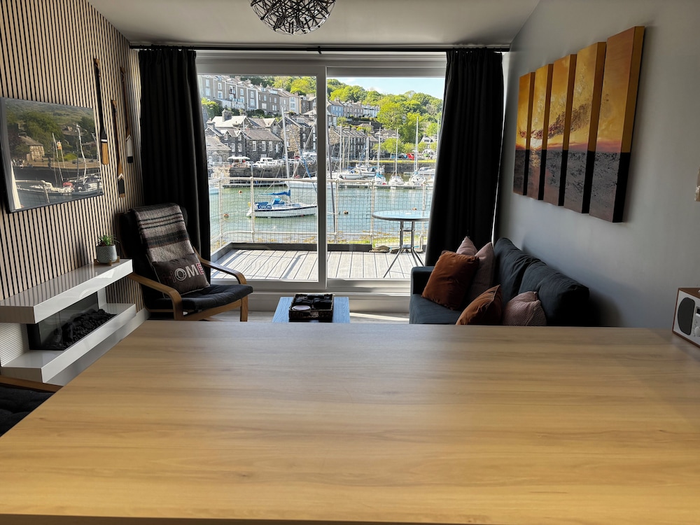 Harbwr Hideaway