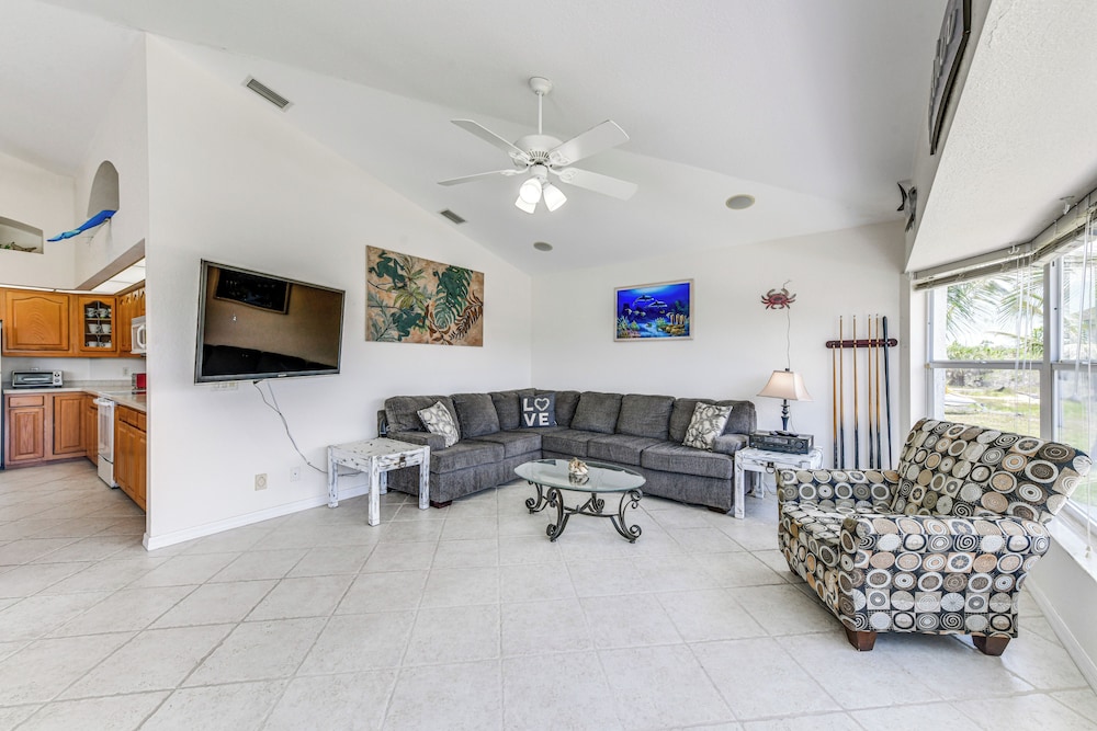 12 Mi to Gulf: Port Charlotte Home w/ Boat Dock