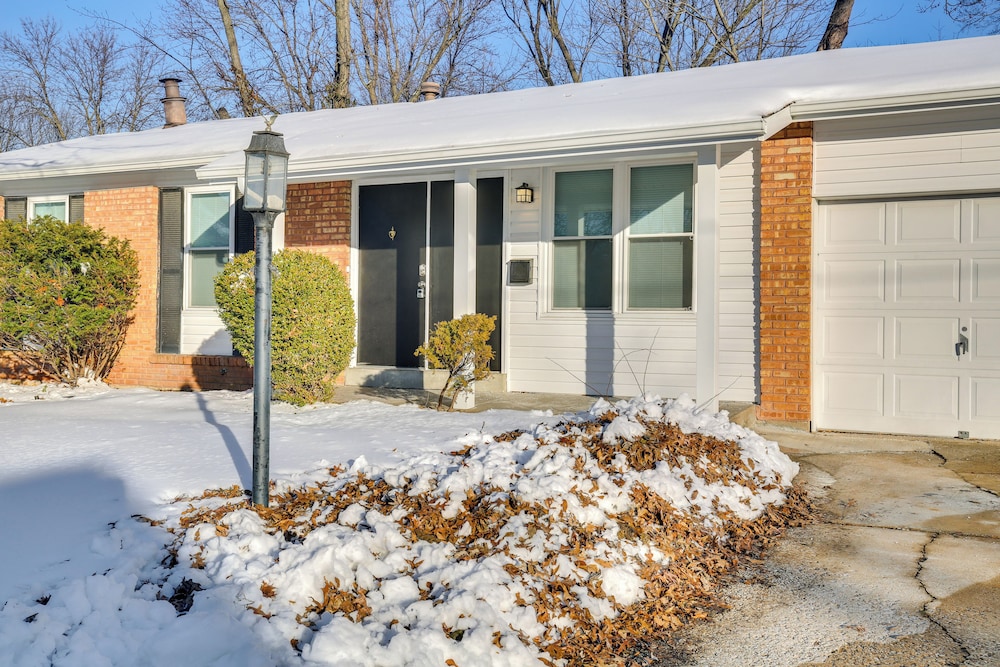9 Mi to Forest Park: Pet-friendly Home in St Louis