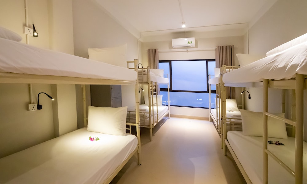 Backhome Hotel - Hostel