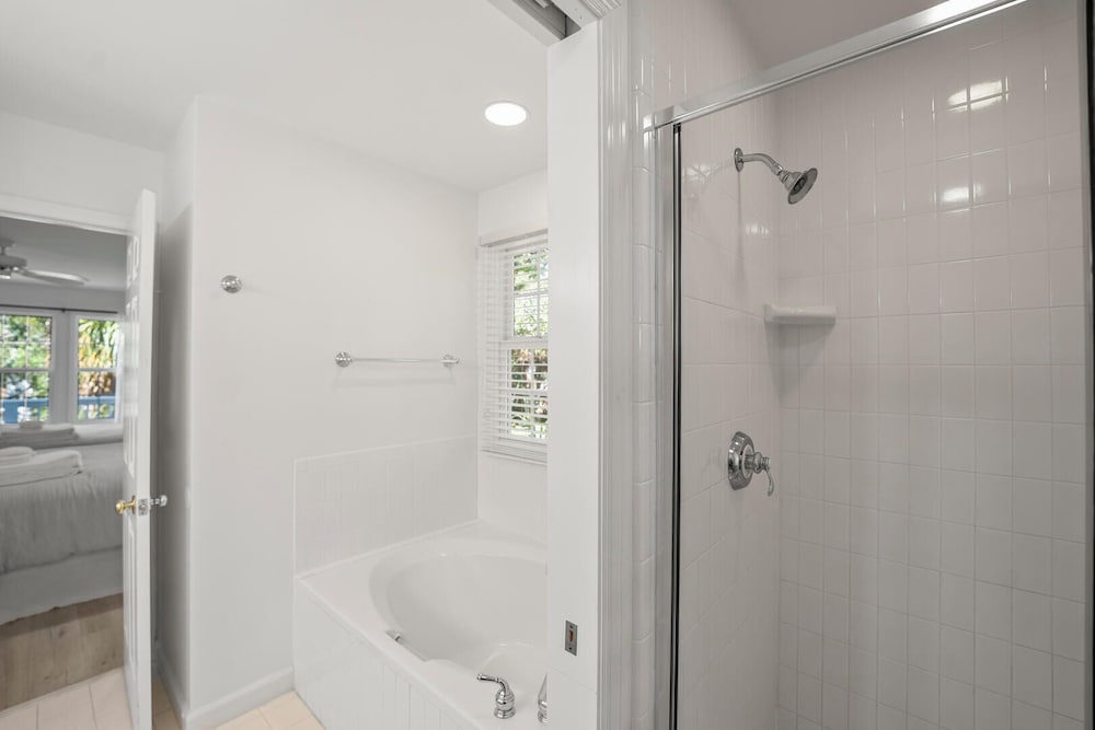 723 Seahorse Road - Newly Renovated, 5-bedroom Oceanside Home