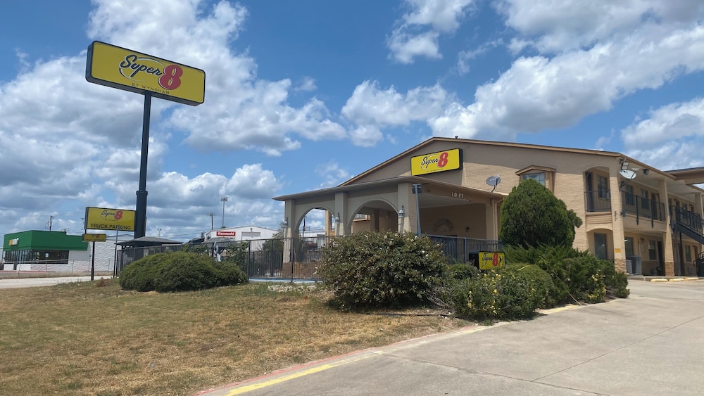 Super 8 by Wyndham Decatur Texas