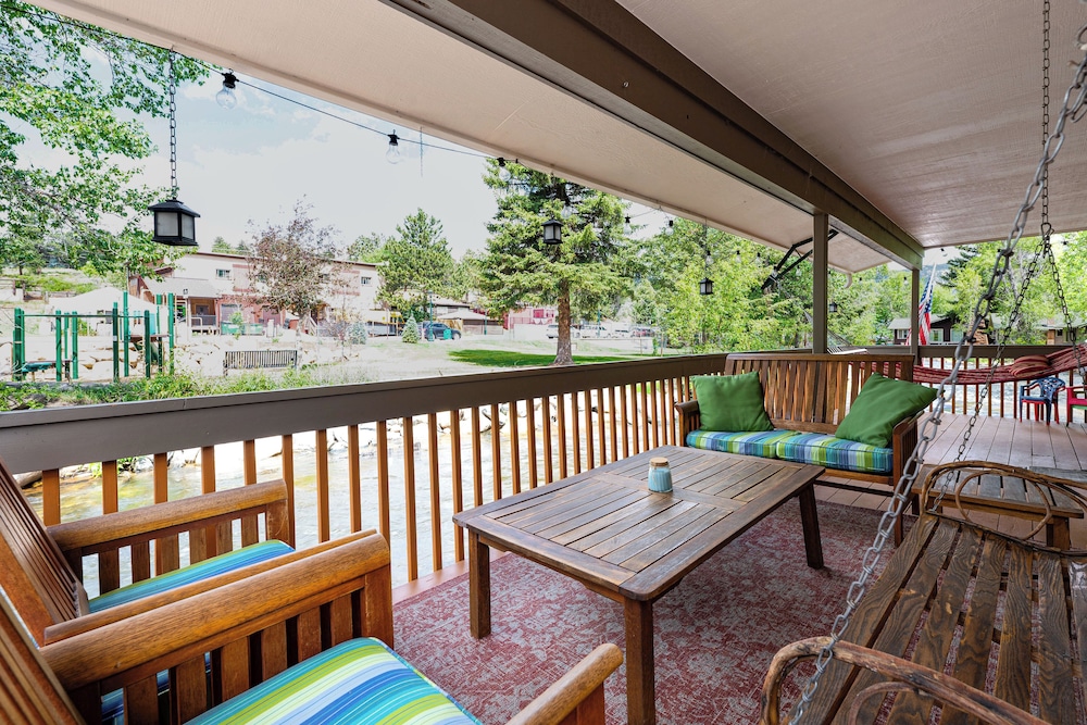 Private Hot Tub - Riverfront Cabin In Estes Park!