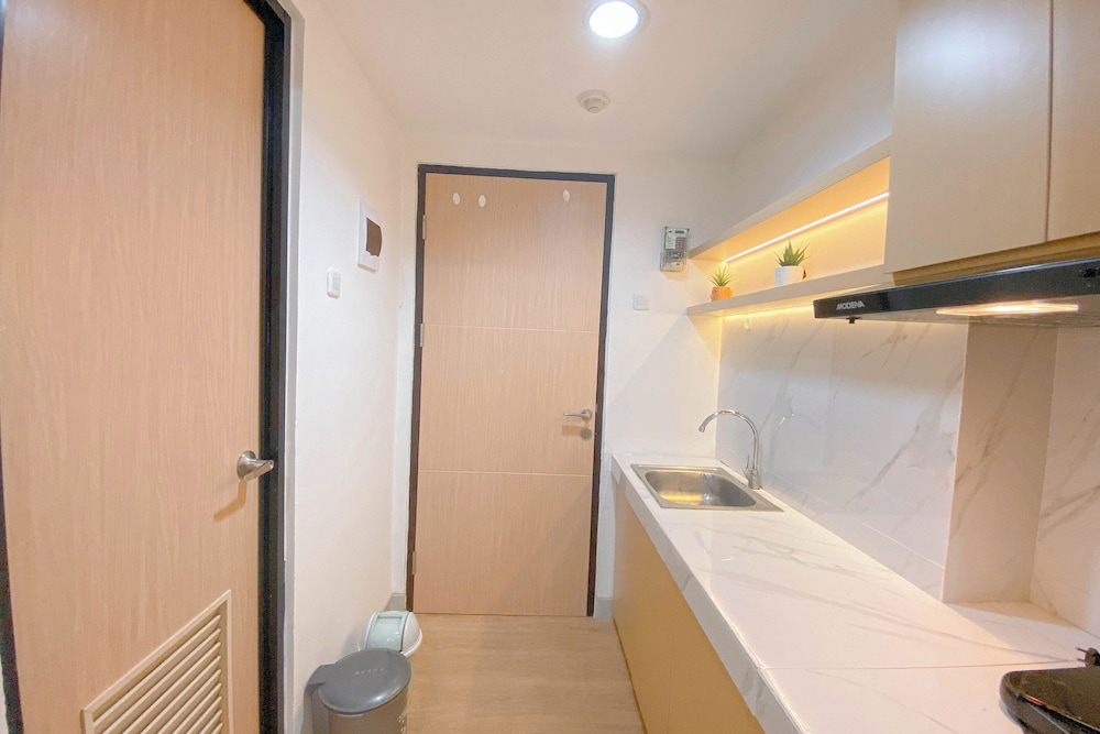 Warm Minimalist Studio Apartment The Alton