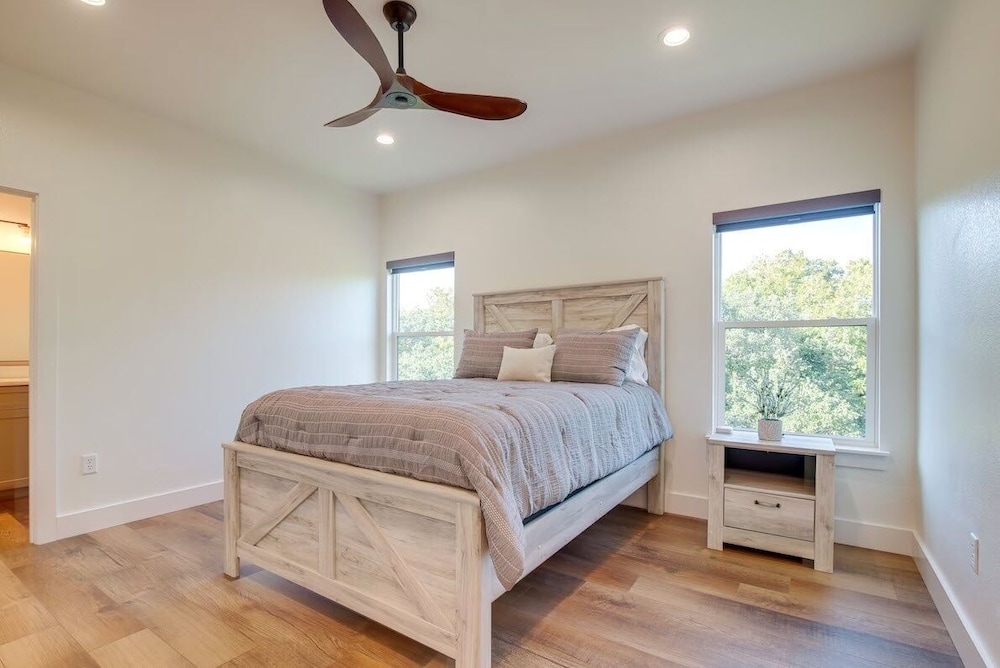 Modern Kingsland Home W/ River Access & Kayaks 4 Bedroom Home by RedAwning view 5